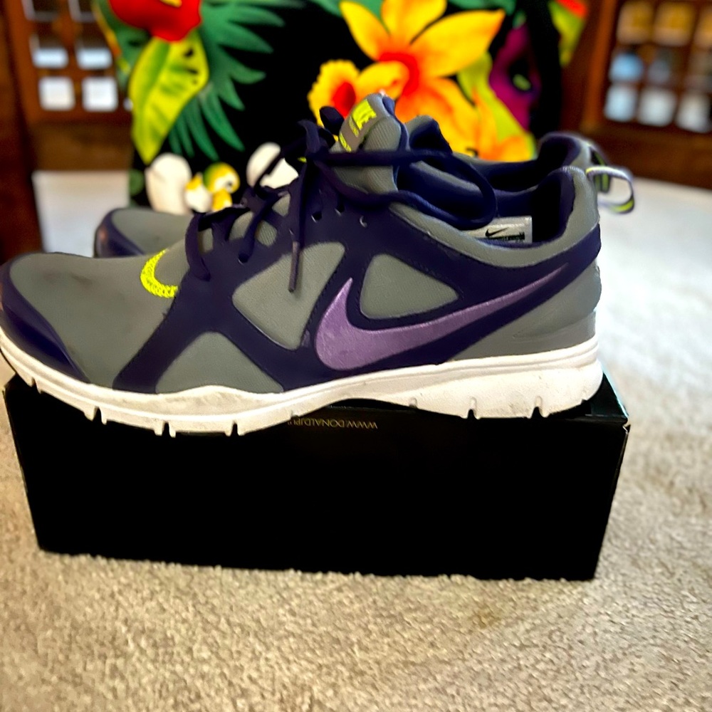 Nike training in season tr2 purple grey green